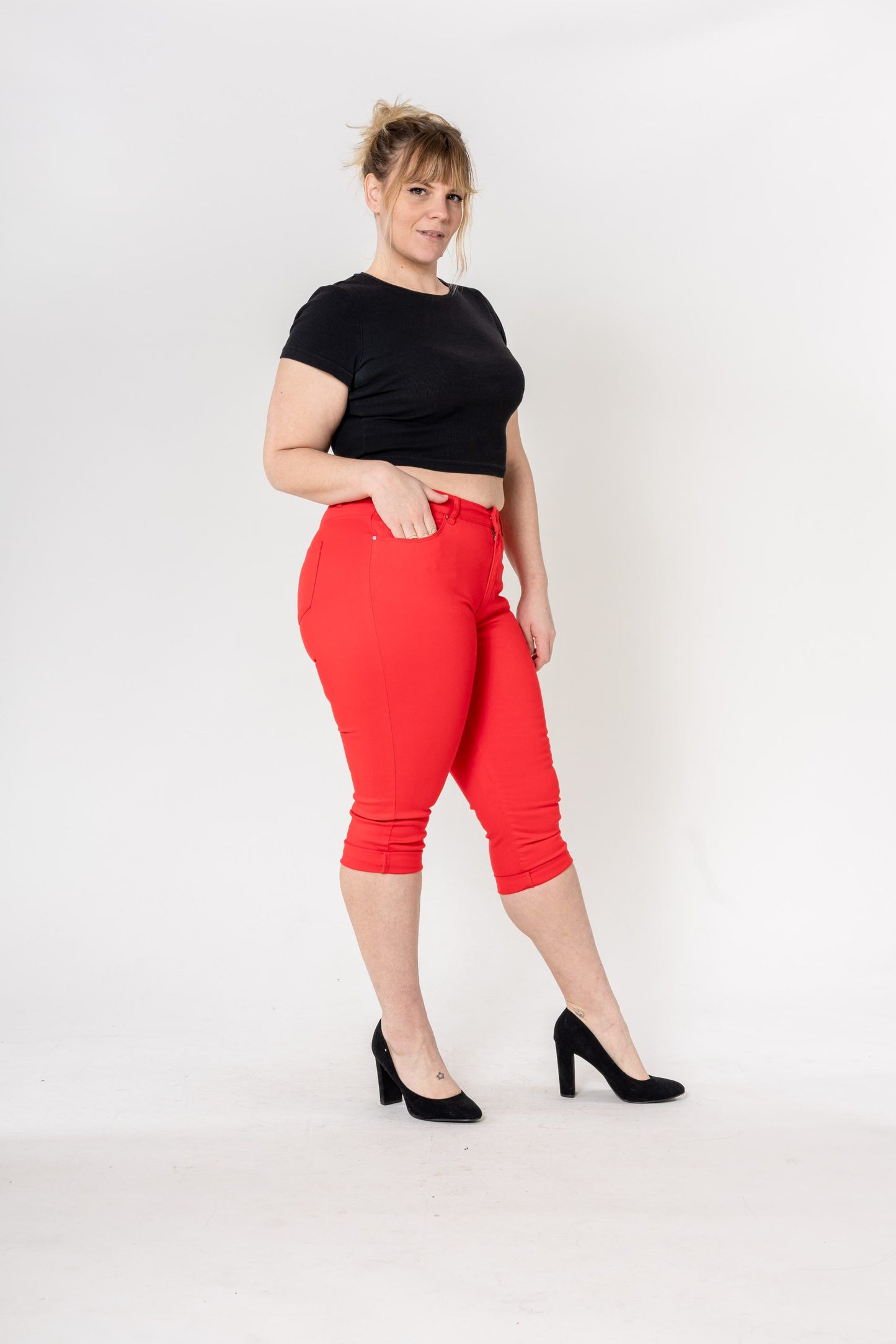 Wholesale Capri Plus Size Pants Shorts Red