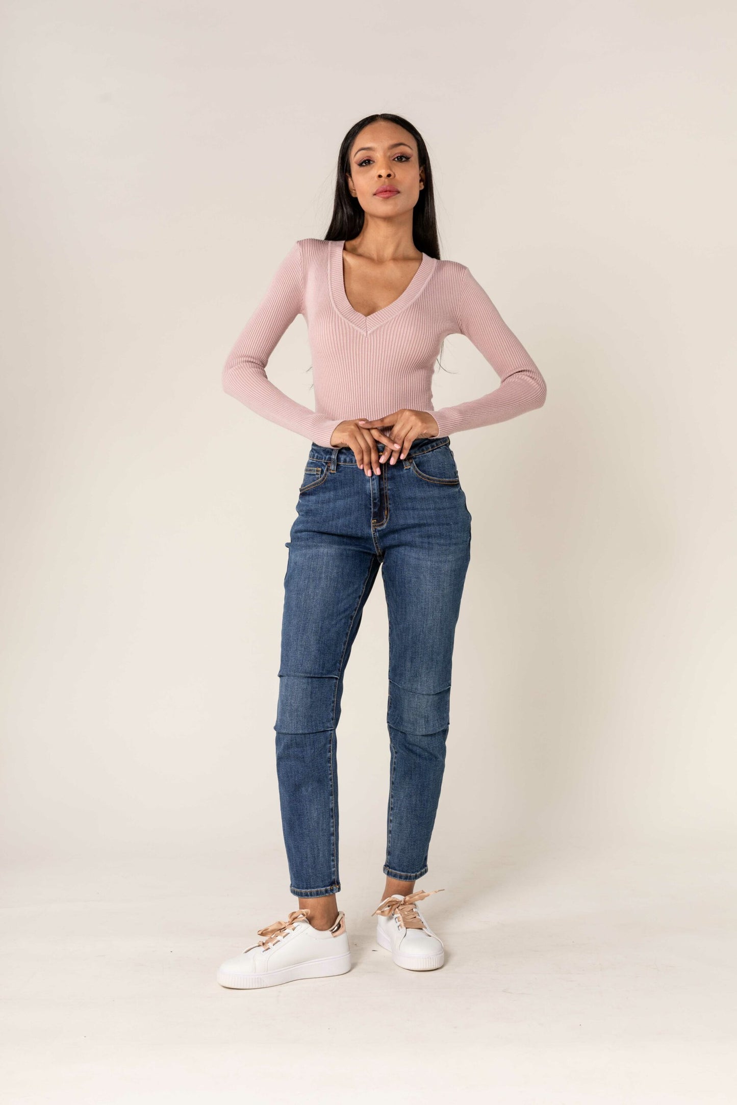 Wholesale Dark Blue High Waist Mom Jeans With Pleates On The Knees