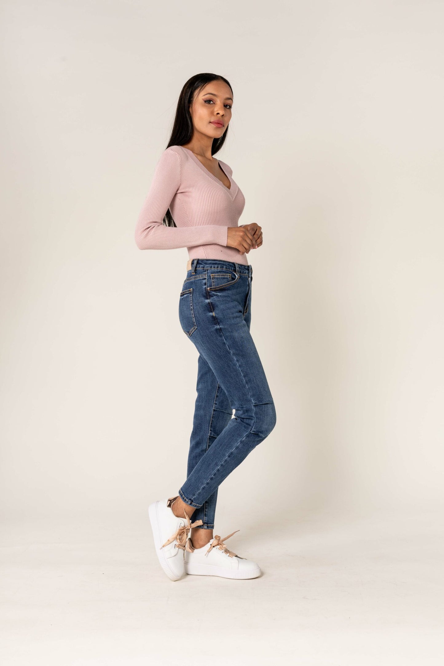 Wholesale Dark Blue High Waist Mom Jeans With Pleates On The Knees